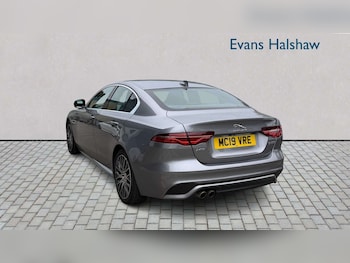 Used Jaguar XE 2019 for sale - 79428739: Photo