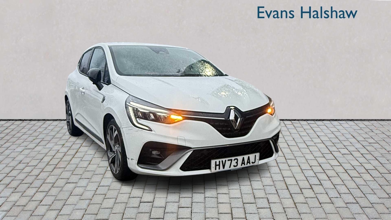 Used Renault Clio 2023 for sale - 76827680: Photo 1