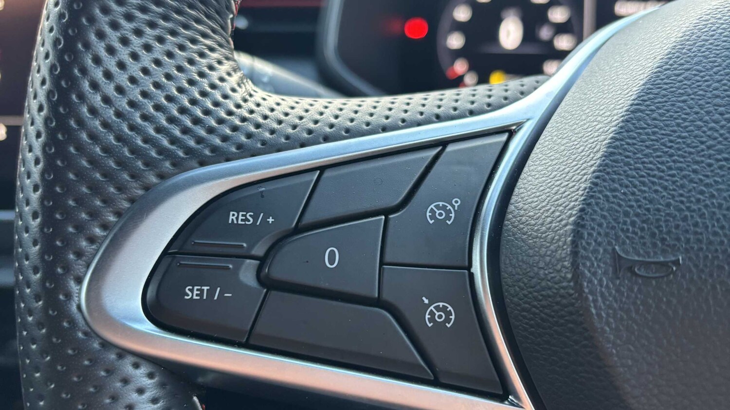 Used Renault Clio 2023 for sale - 76827680: Photo 17