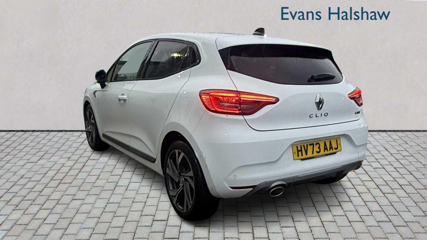 Used Renault Clio 2023 for sale - 76827680: Photo 3