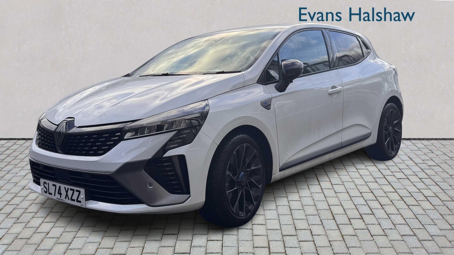 Used Renault Clio 2024 for sale - 76540776: Photo 2