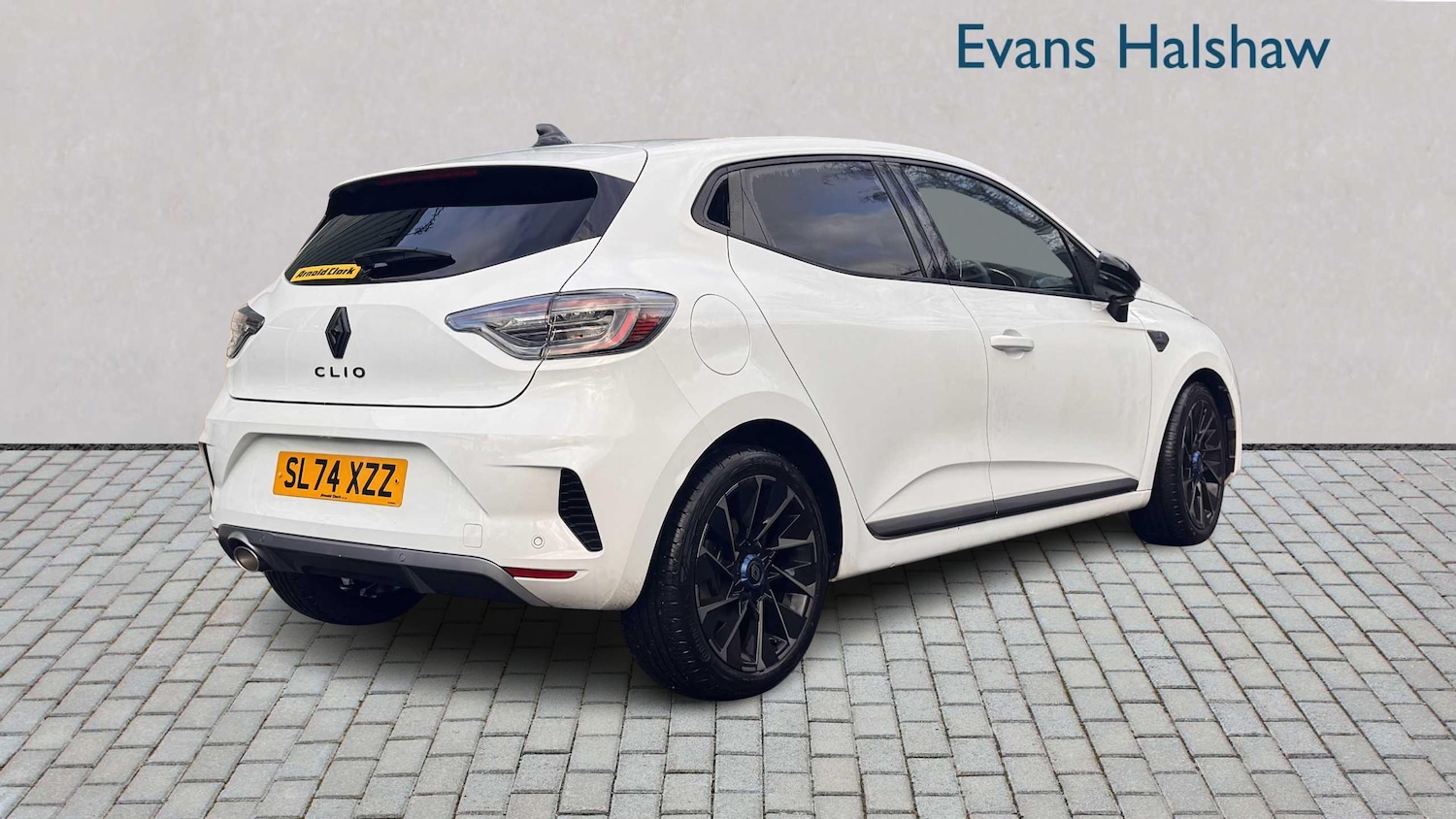 Used Renault Clio 2024 for sale - 76540776: Photo 4