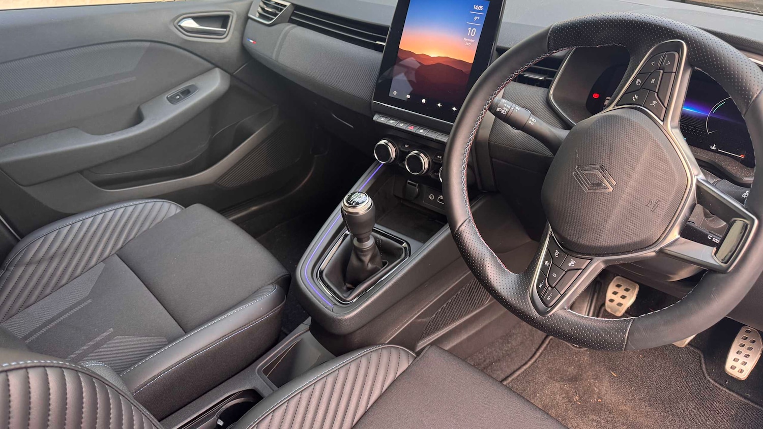 Used Renault Clio 2024 for sale - 76540776: Photo 5