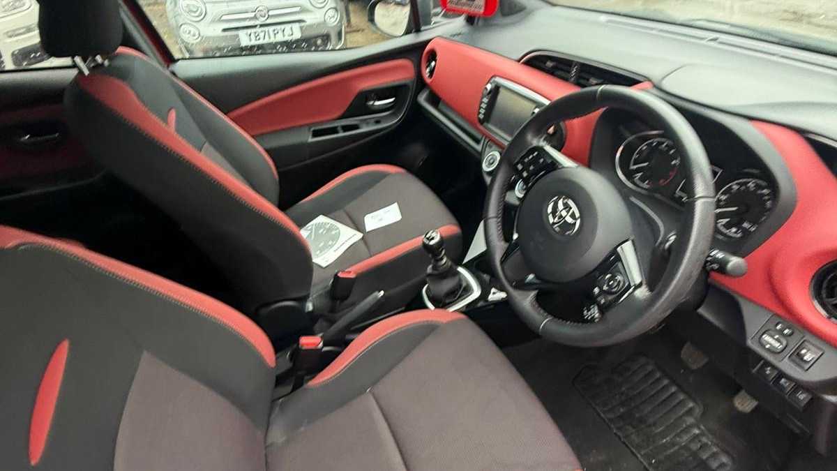 Used Toyota Yaris 2017 for sale - 76262353: Photo 5