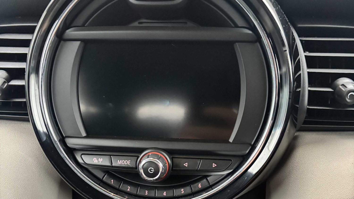 Used MINI Hatch 2018 for sale - 76587605: Photo 8