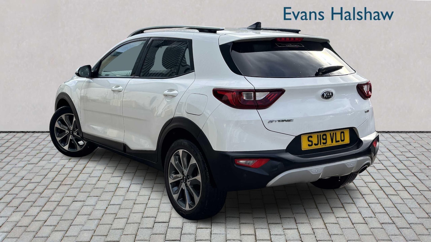 Used Kia Stonic 2019 for sale - 76230347: Photo 2