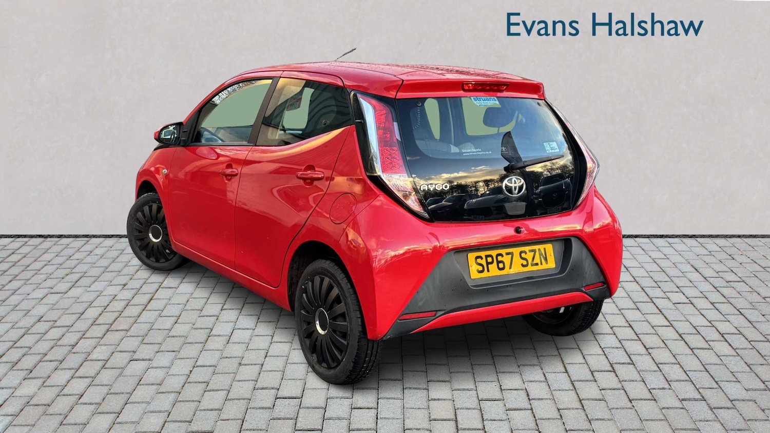 Used Toyota AYGO 2017 for sale - 76692077: Photo 2