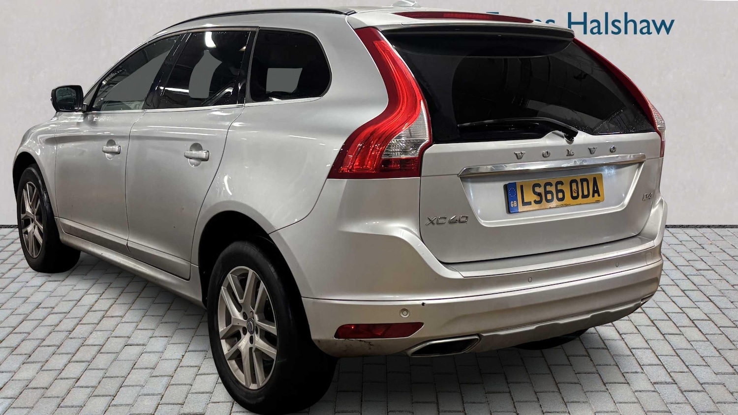 Used Volvo XC60 2016 for sale - 76978880: Photo 3