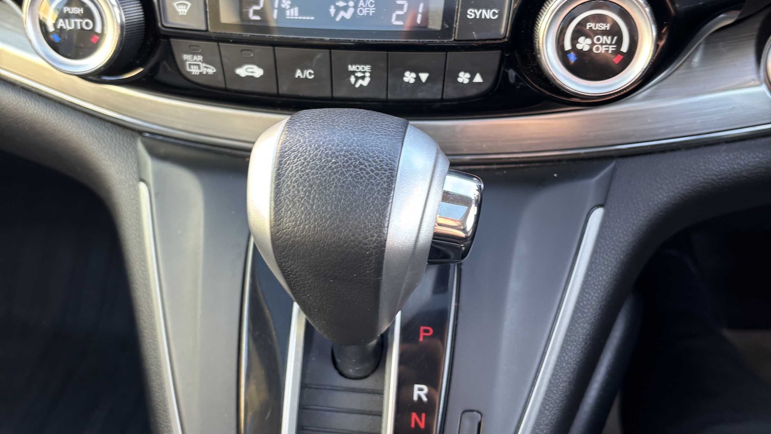 Used Honda CR-V 2017 for sale - 76411265: Photo 15