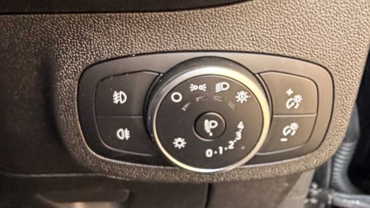 Used Ford Fiesta 2018 for sale - 78076923: Photo 9