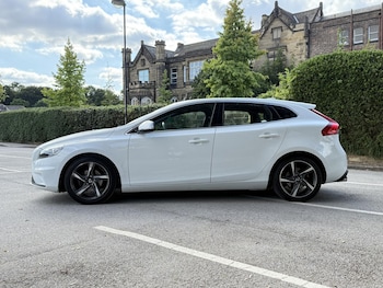 Used Volvo V40 2014 for sale - 75524279: Photo