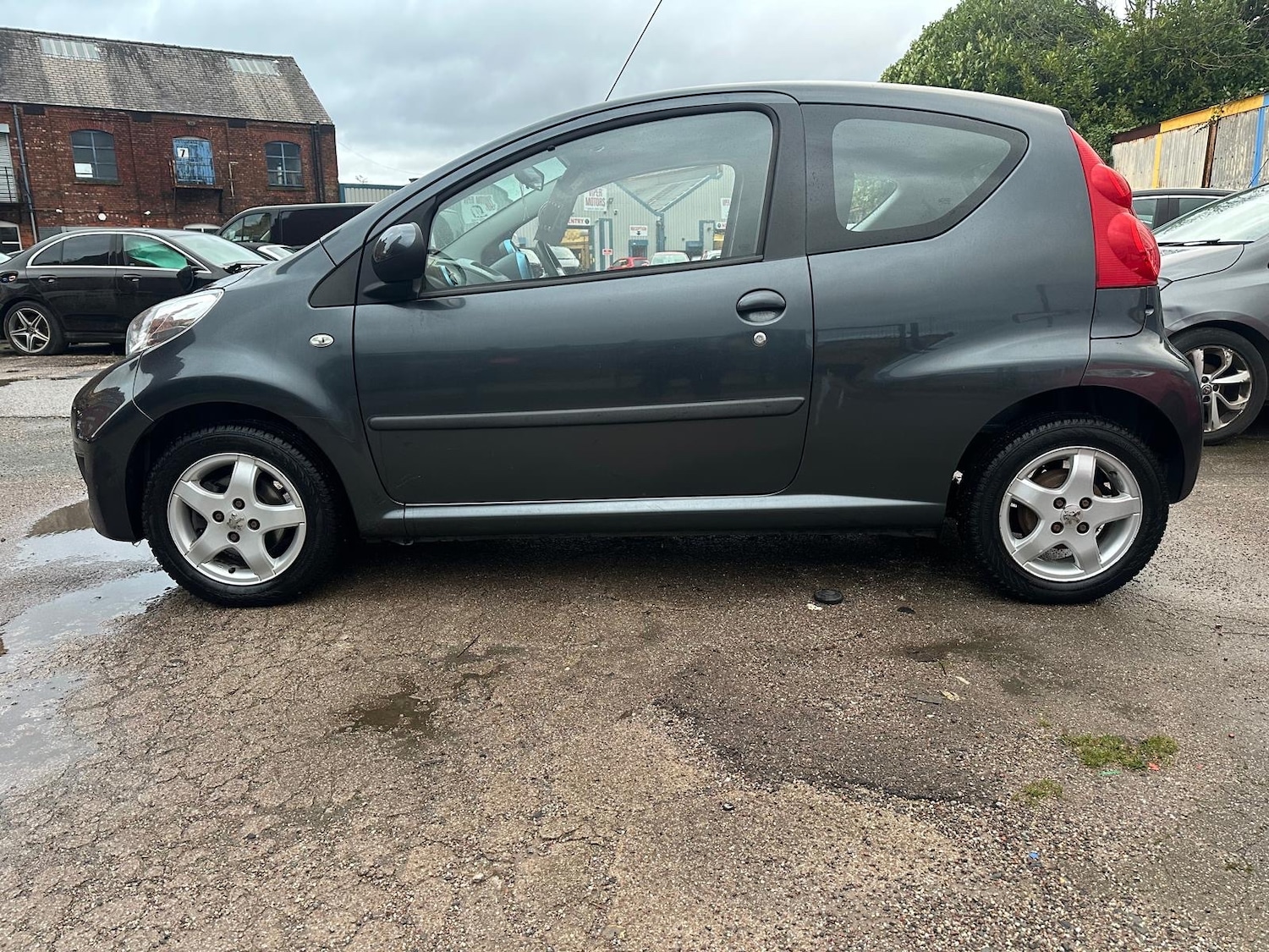 Used Peugeot 107 2011 for sale - 76886076: Photo 6