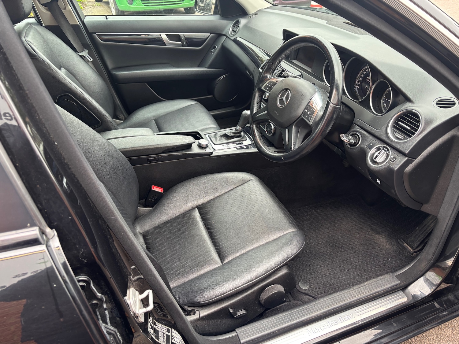 Used Mercedes-Benz C Class 2014 for sale - 77998755: Photo 5