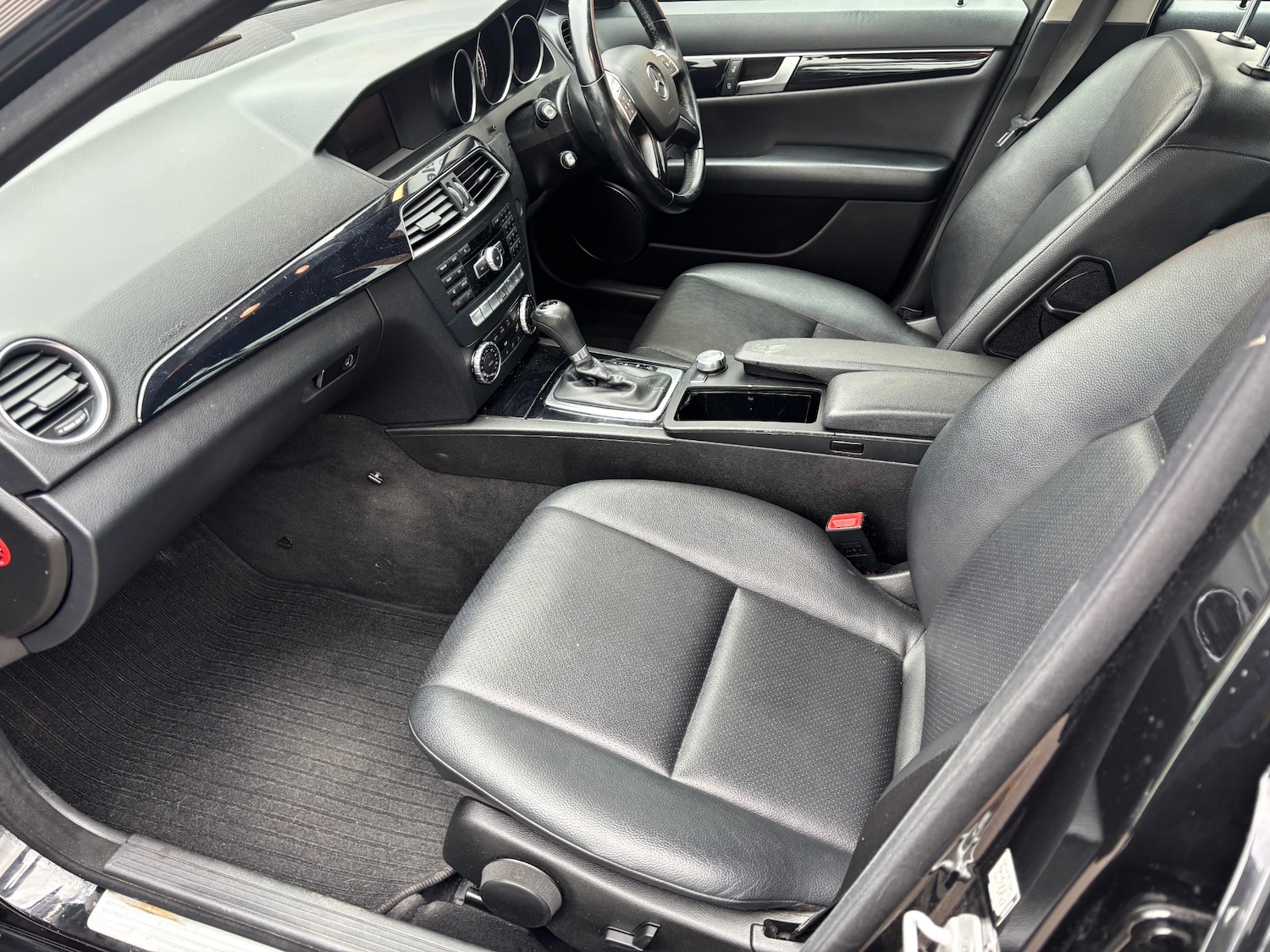 Used Mercedes-Benz C Class 2014 for sale - 77998755: Photo 6