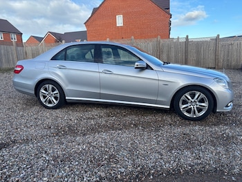 Used Mercedes-Benz E Class 2009 for sale - 76616675: Photo
