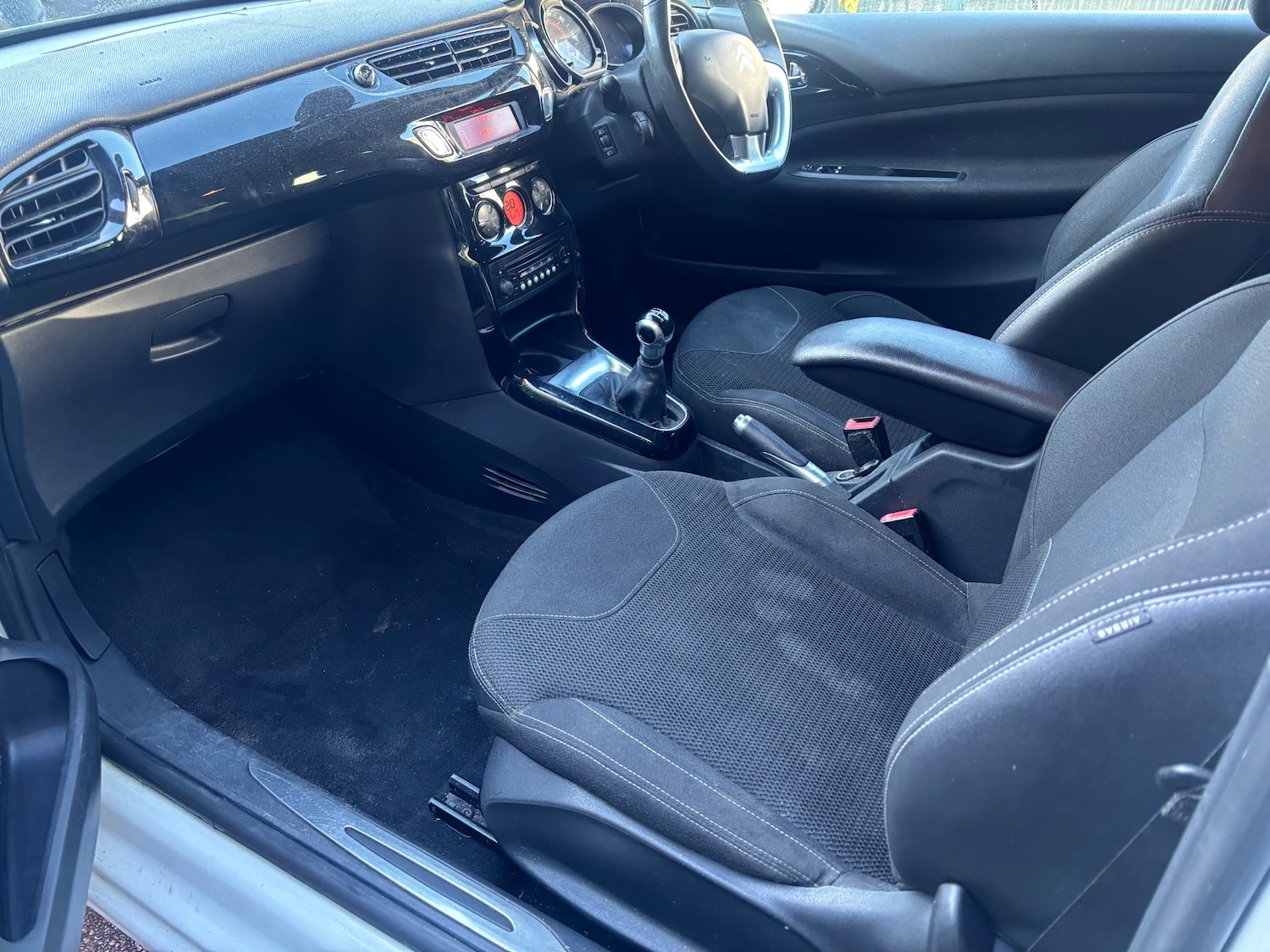 Used Citroen DS3 2012 for sale - 77437984: Photo 13