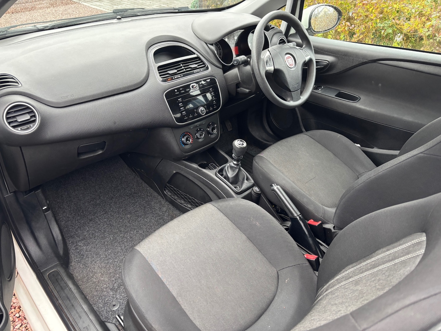 Used Fiat Punto 2015 for sale - 77113358: Photo 12