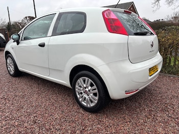 Used Fiat Punto 2015 for sale - 77113358: Photo