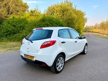 Used Mazda Mazda2 2013 for sale - 79140637: Photo