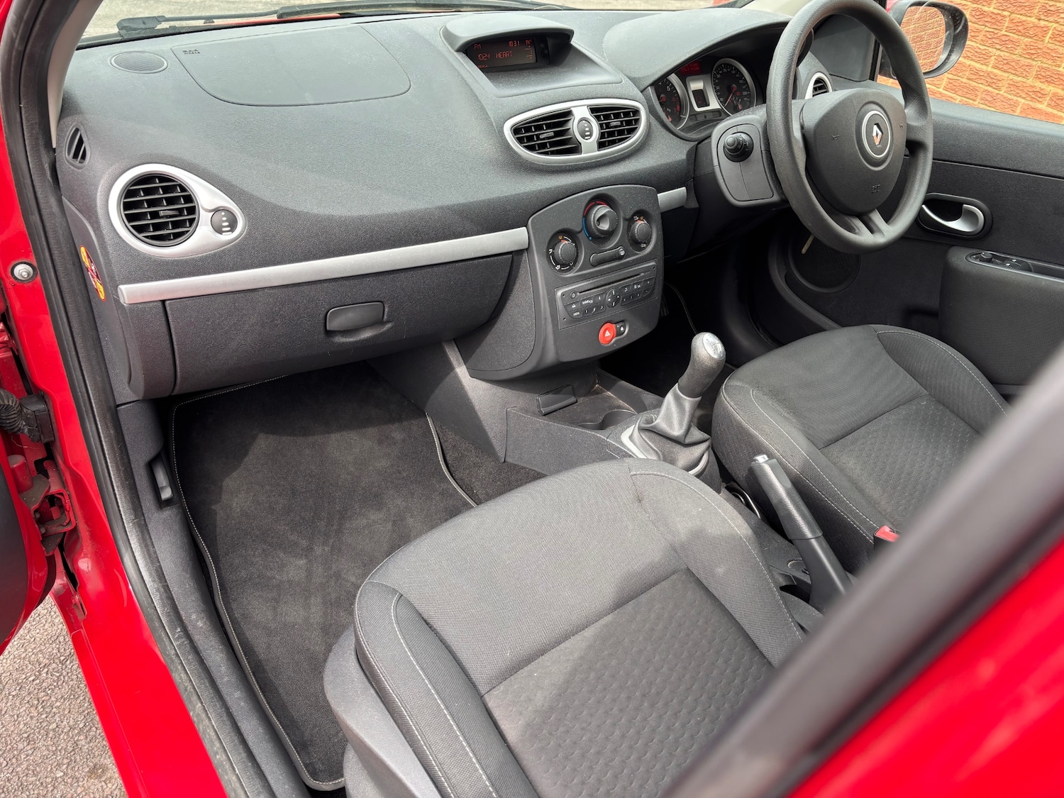 Used Renault Clio 2010 for sale - 78177180: Photo 13