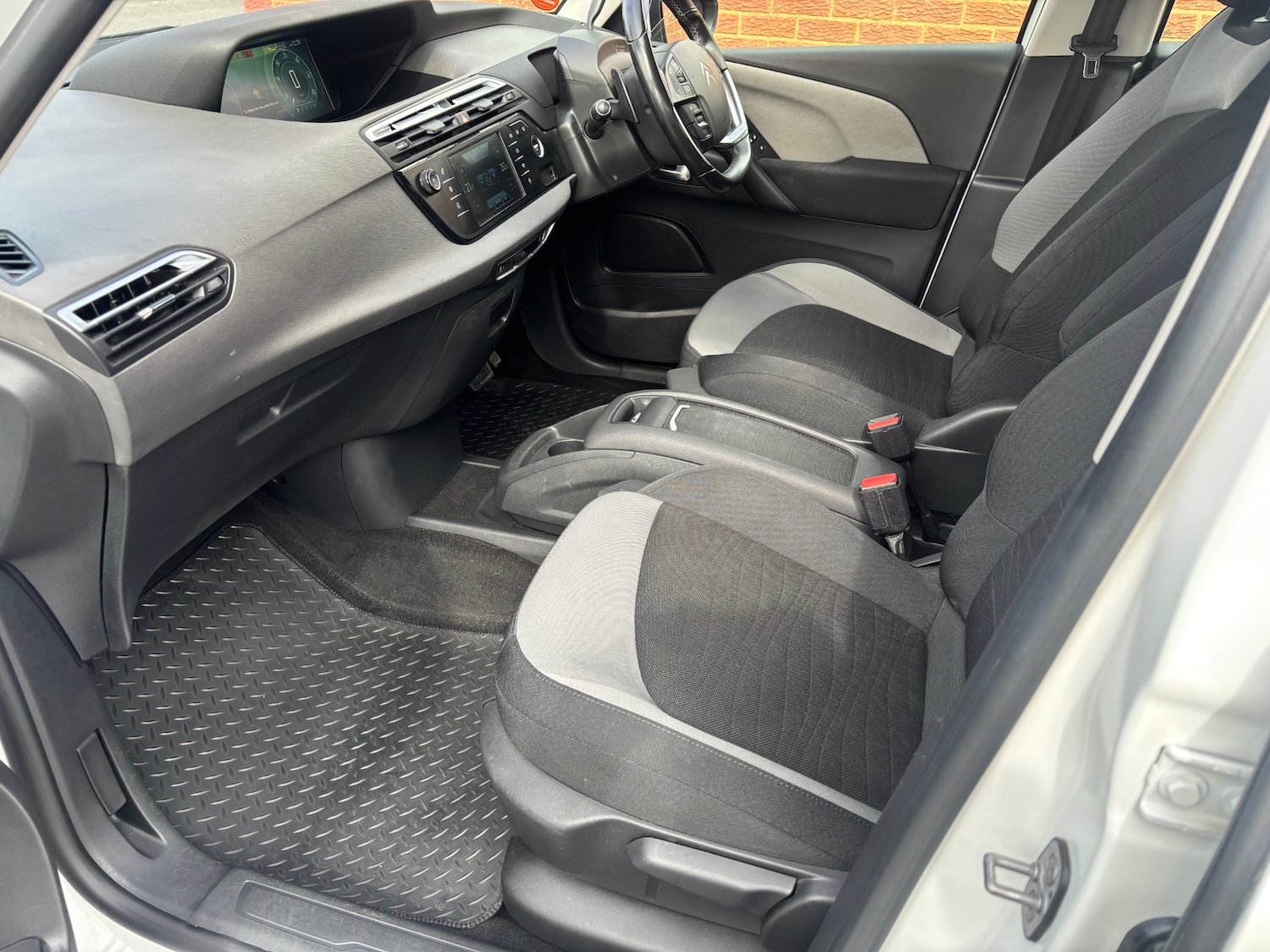 Used Citroen C4 Picasso 2015 for sale - 77984534: Photo 11