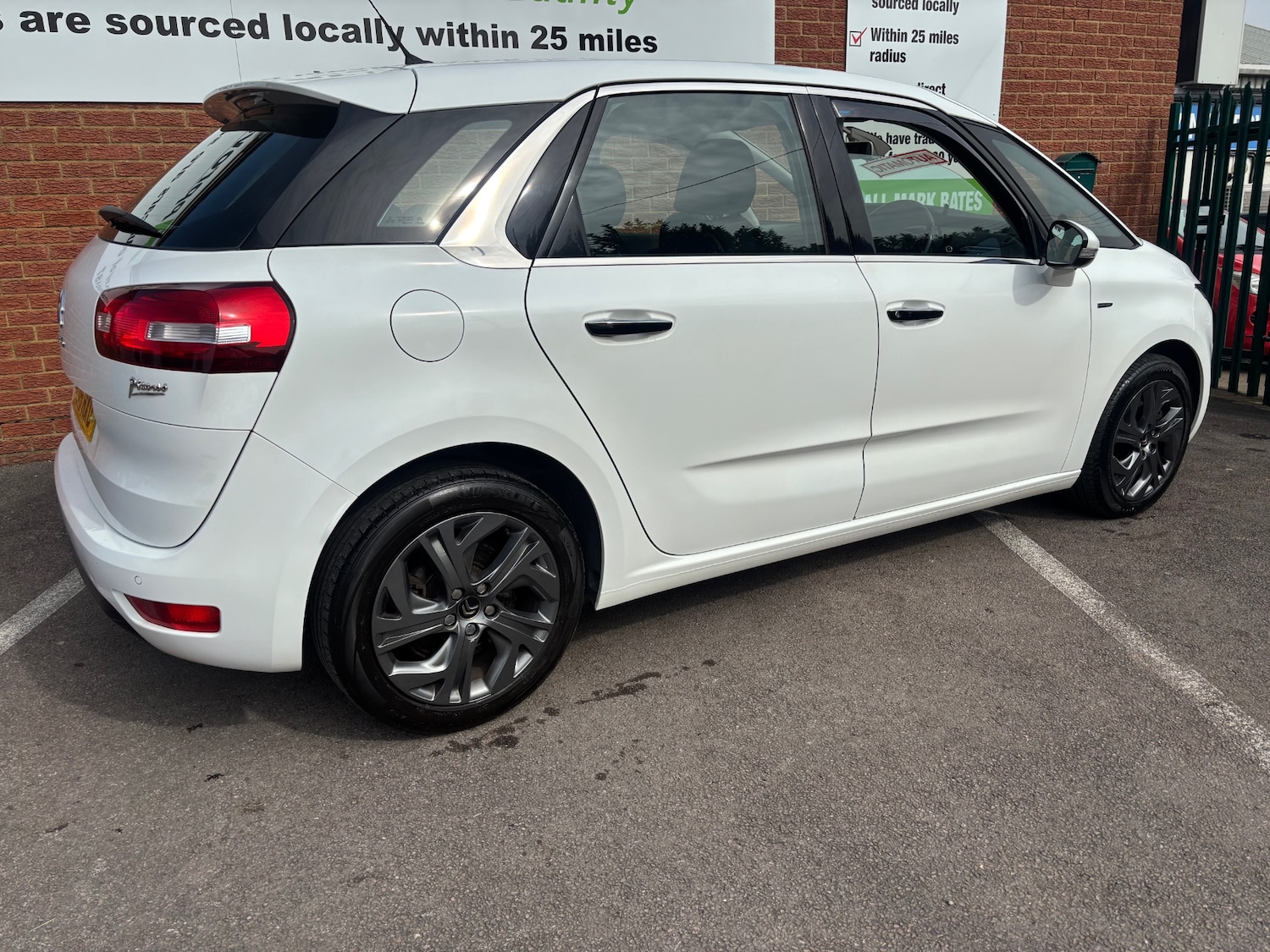 Used Citroen C4 Picasso 2015 for sale - 77984534: Photo 15