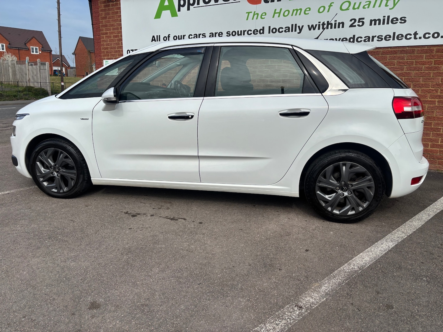 Used Citroen C4 Picasso 2015 for sale - 77984534: Photo 4
