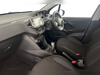 Used Peugeot 208 2017 for sale - 77950620: Photo