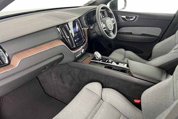Used Volvo XC60 2022 for sale - 75439929: Photo 2