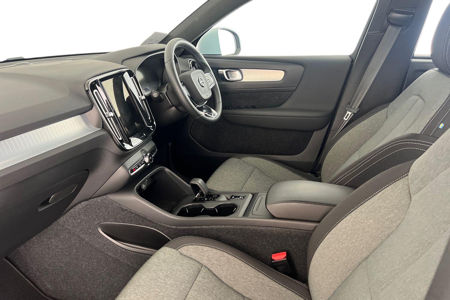 Used Volvo XC40 2023 for sale - 76696522: Photo 2