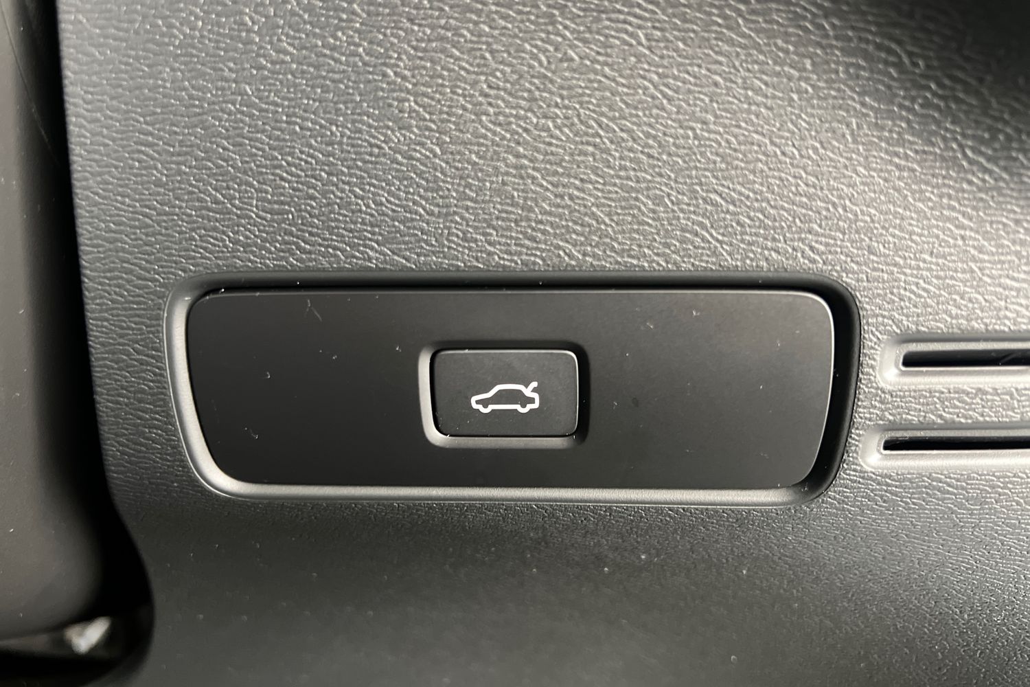 Used Volvo XC40 2023 for sale - 76696522: Photo 31