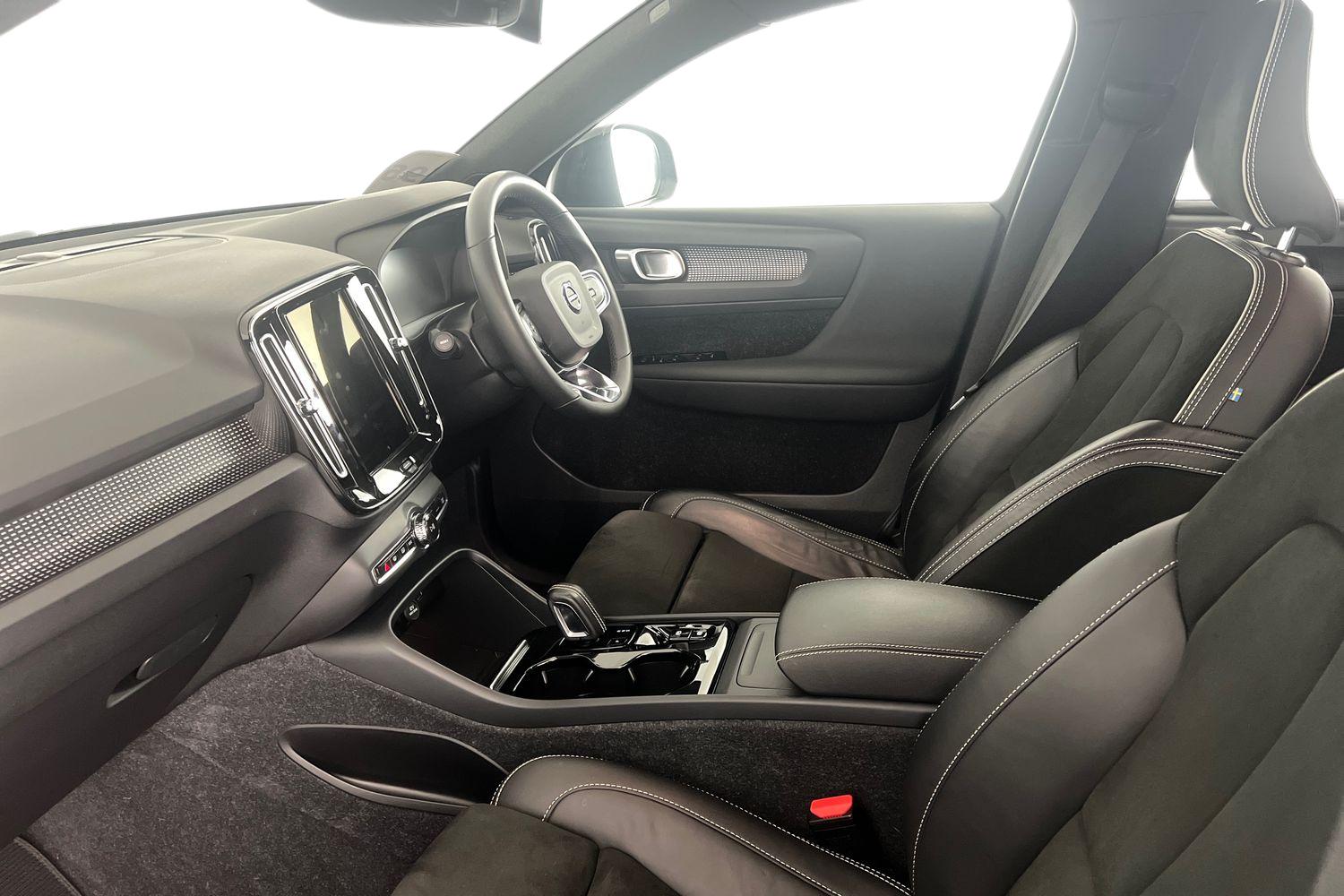 Used Volvo XC40 2021 for sale - 76302412: Photo 2