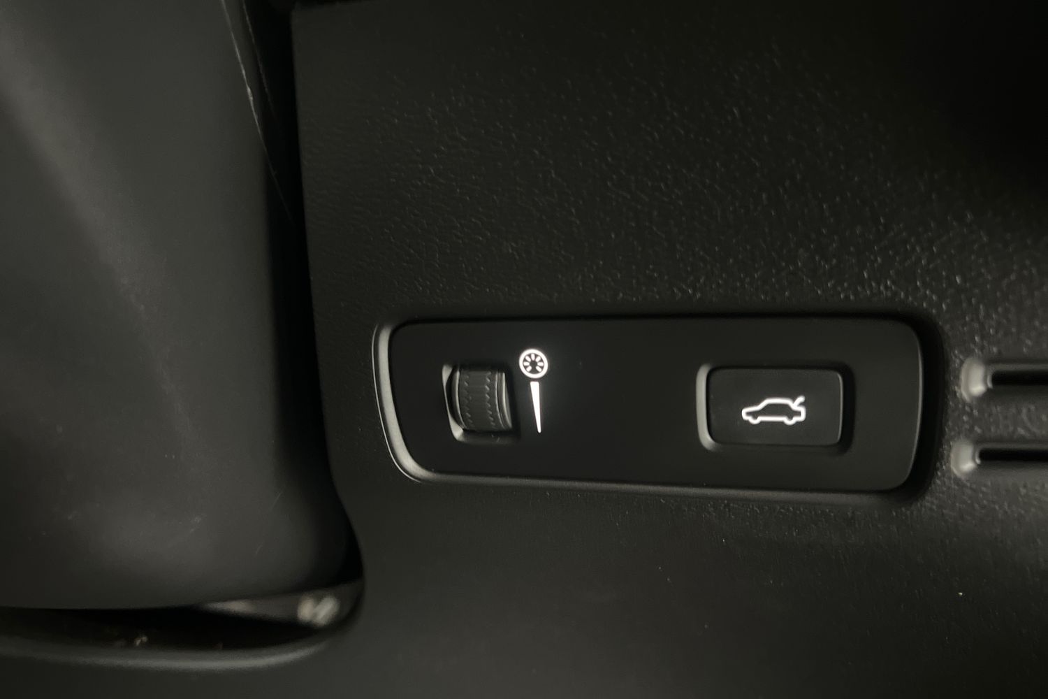 Used Volvo XC40 2021 for sale - 76302412: Photo 30