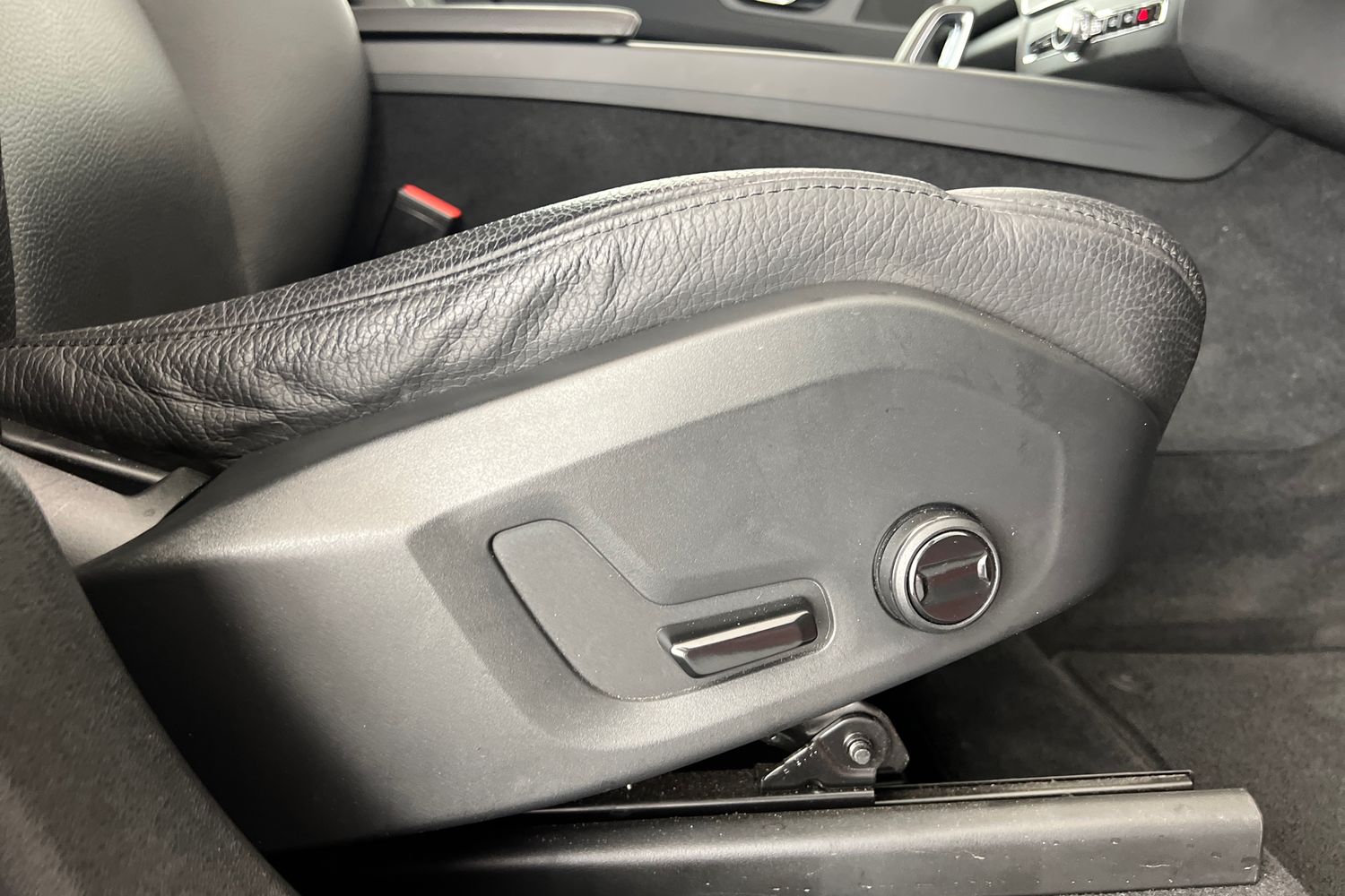 Used Volvo XC60 2021 for sale - 76146252: Photo 31