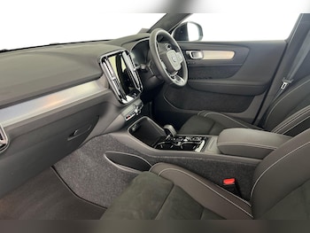 Used Volvo XC40 2025 for sale - 76971242: Photo