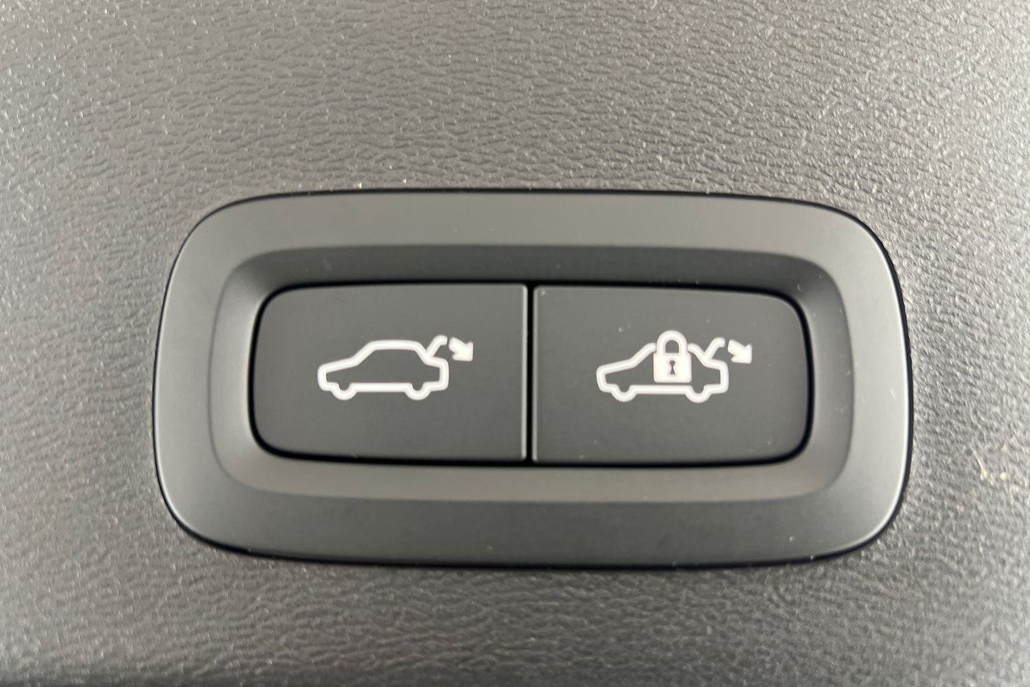 Used Volvo XC40 2025 for sale - 76614937: Photo 23