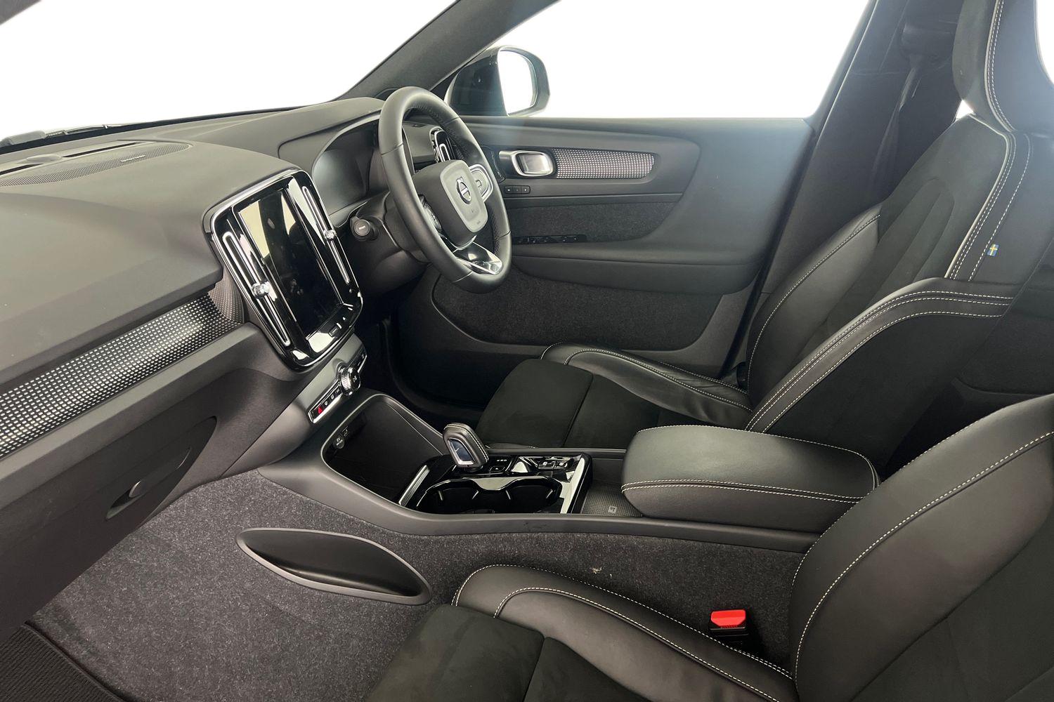 Used Volvo XC40 2021 for sale - 76507570: Photo 2