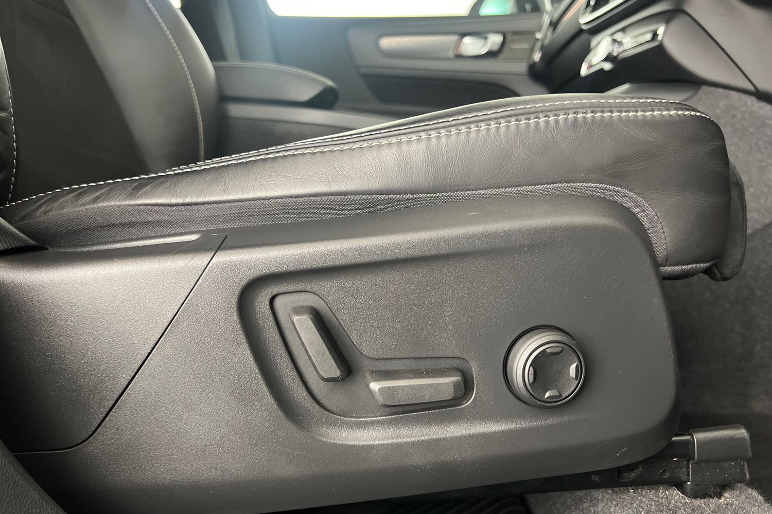 Used Volvo XC40 2021 for sale - 76507570: Photo 30