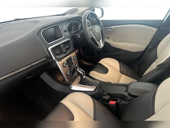 Used Volvo V40 2015 for sale - 75501650: Photo