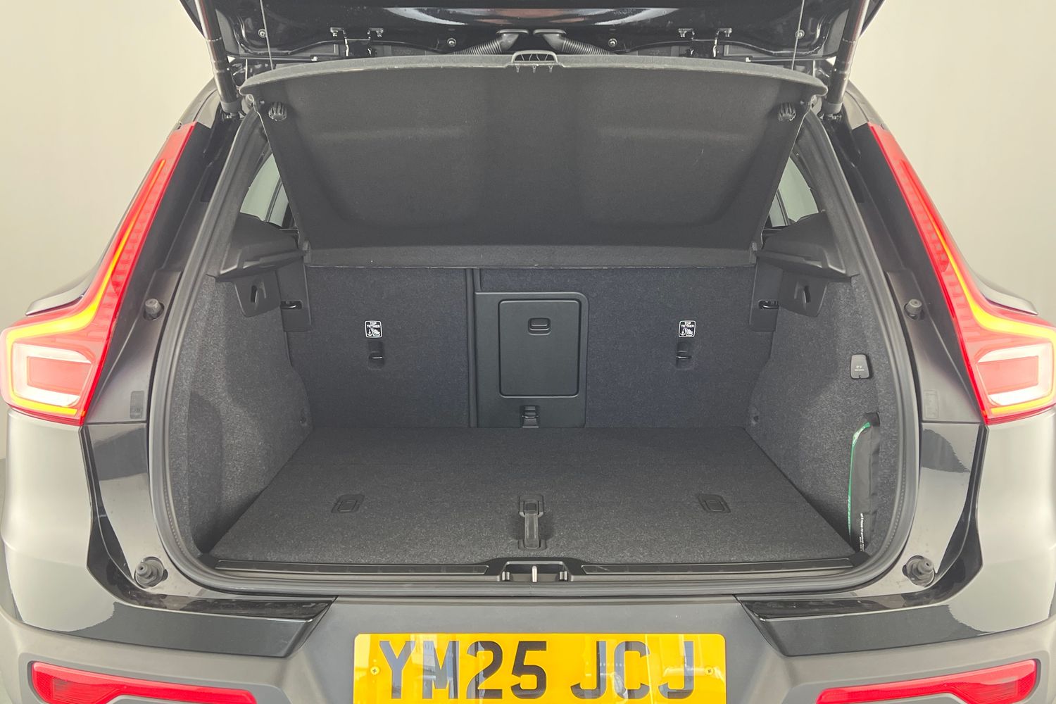 Used Volvo XC40 2025 for sale - 76780299: Photo 8