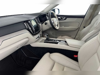 Used Volvo XC60 2018 for sale - 79057099: Photo