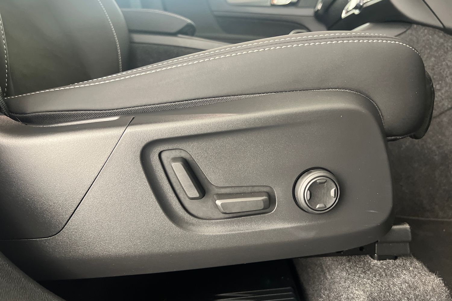 Used Volvo XC40 2025 for sale - 76479601: Photo 30