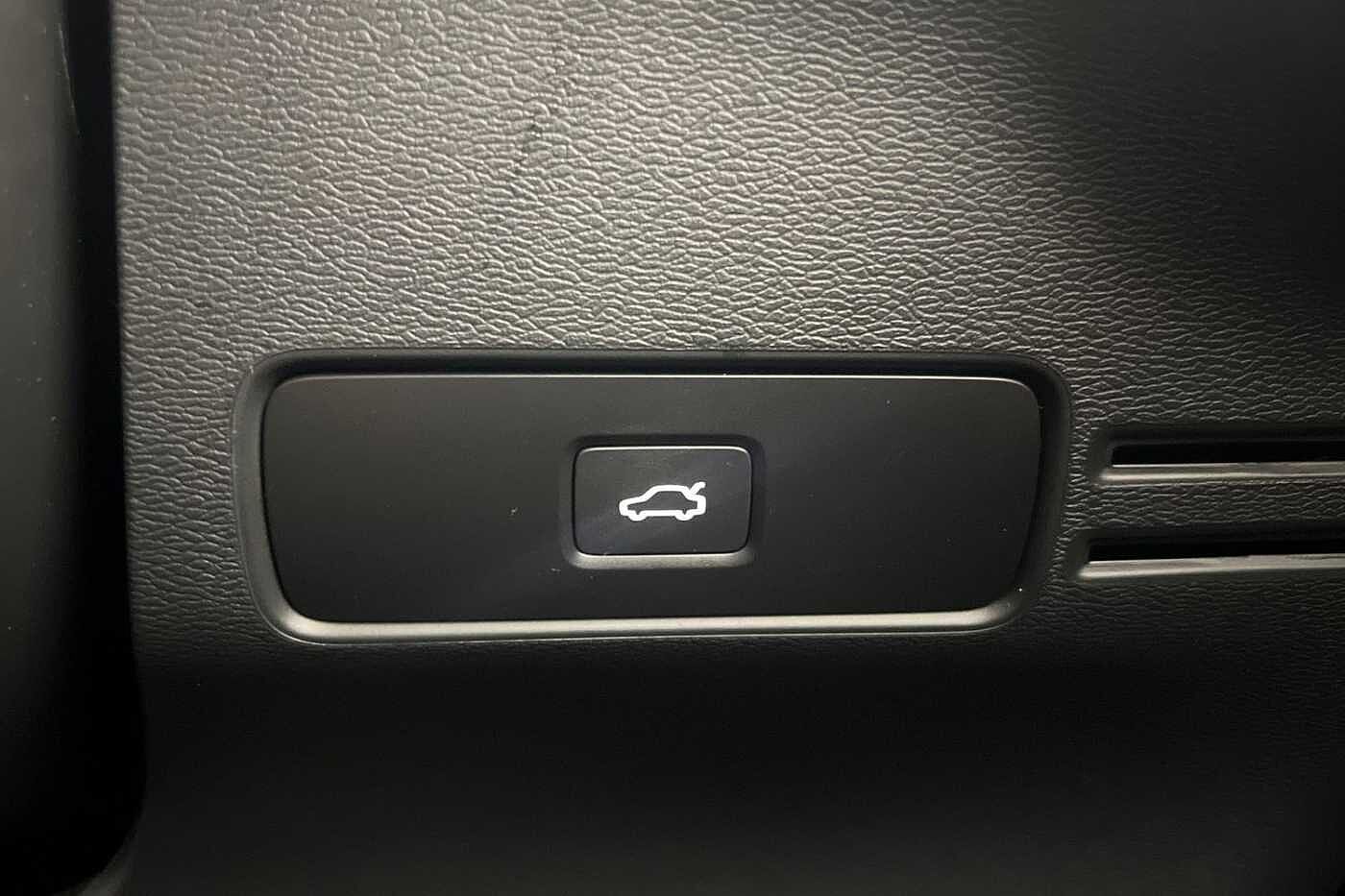 Used Volvo XC40 2025 for sale - 76479601: Photo 38