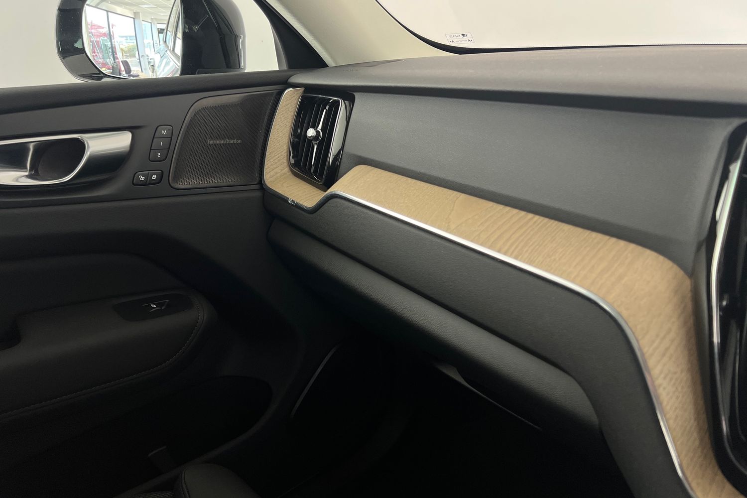 Used Volvo XC60 2025 for sale - 76544589: Photo 37