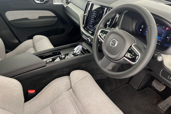Used Volvo XC60 2023 for sale - 75439849: Photo 10