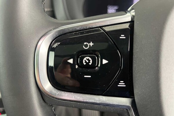 Used Volvo XC60 2023 for sale - 75439849: Photo 11
