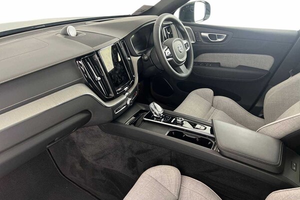 Used Volvo XC60 2023 for sale - 75439849: Photo 2