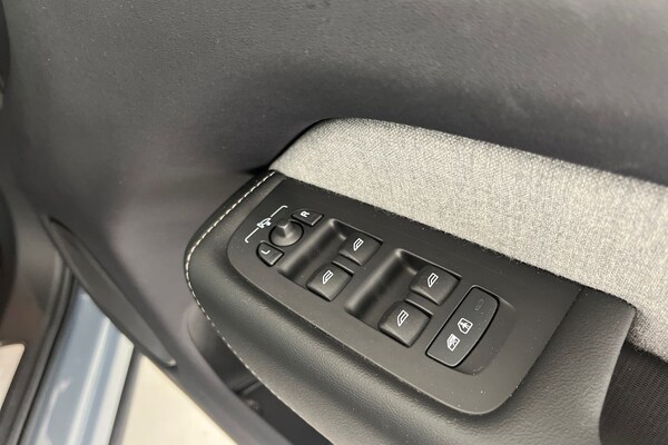 Used Volvo XC60 2023 for sale - 75439849: Photo 30