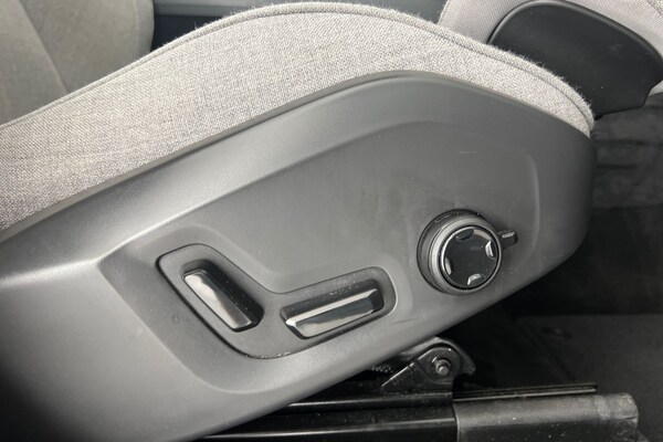 Used Volvo XC60 2023 for sale - 75439849: Photo 32