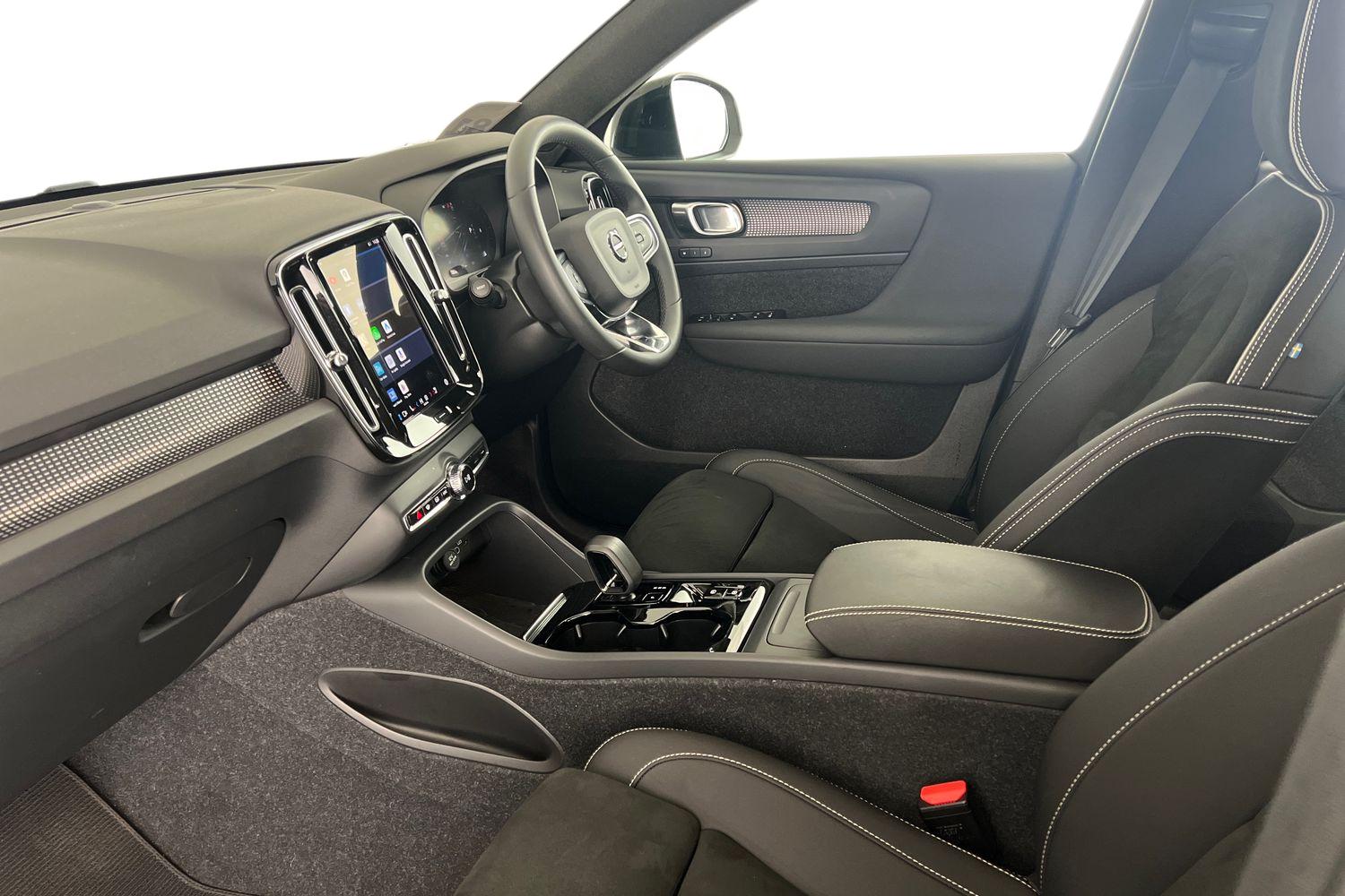 Used Volvo XC40 2023 for sale - 77035855: Photo 2